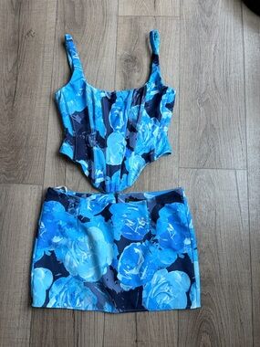 NWOT: White Fox ; 2 piece floral set : Top Size Small , Bottom Size Medium.